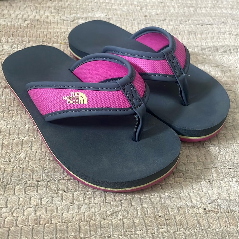 The North Face little girls size 10 flip flops
